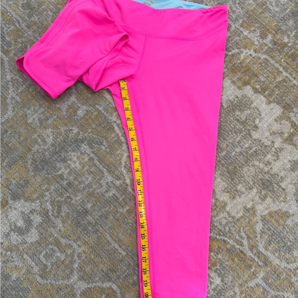 Lilly Pulitzer Luxletic vibrant neon pink crop leggings. Size L - Picture 9 of 9